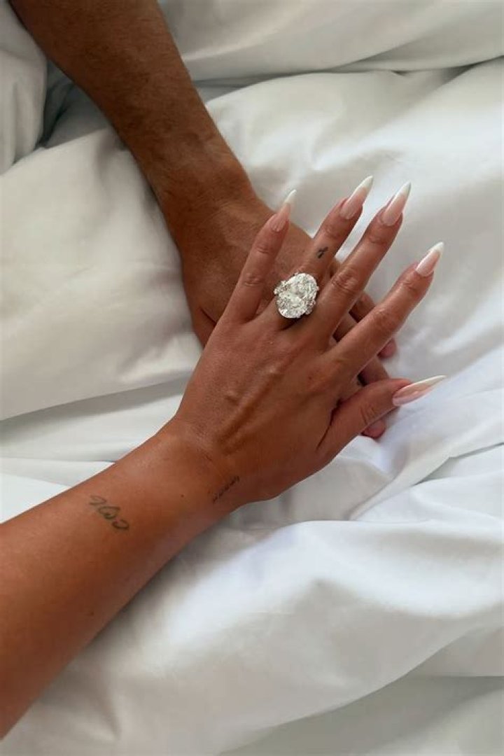 Jennifer Lopez Was ‘Surprised’ By Alex Rodriguez’s ‘Romantic’ Proposal With $5M Ring: They’re ‘So Happy’