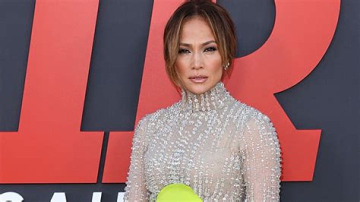 Jennifer Lopez Wears Green Sequin Gown & Sings at Christmas Party – Hollywood Life