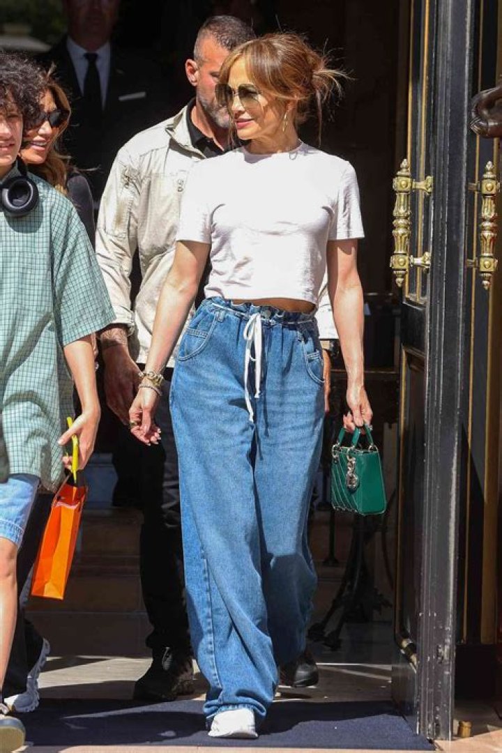Jennifer Lopez Wears Low Cut Purple Top & Jeans: Photo – Hollywood Life