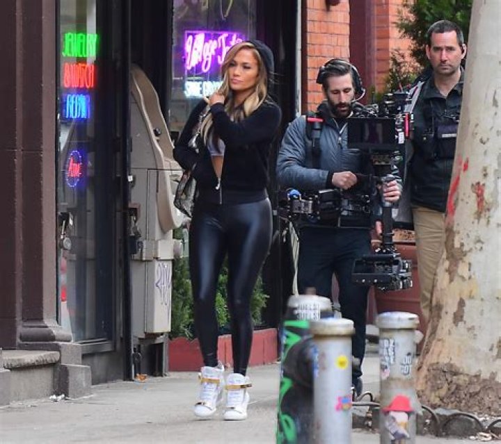 Jennifer Lopez Wears Tight Black Spandex Pants On ‘Hustlers’ Set: Pics – Hollywood Life