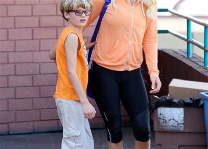 Jenny McCarthy’s Son’s Autism — She Responds To Report He Never Had Illness – Hollywood Life
