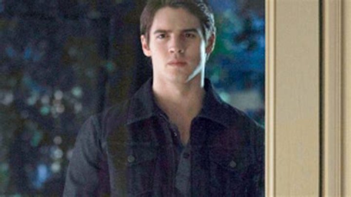 Jeremy Kills Kol — Season 4 Episode 12 – Hollywood Life