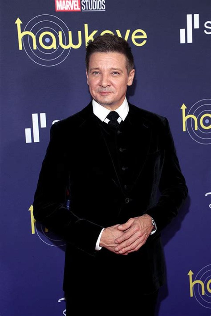 Jeremy Renner Jokes About Recovery 1 Month After Snow Plow Accident – Hollywood Life