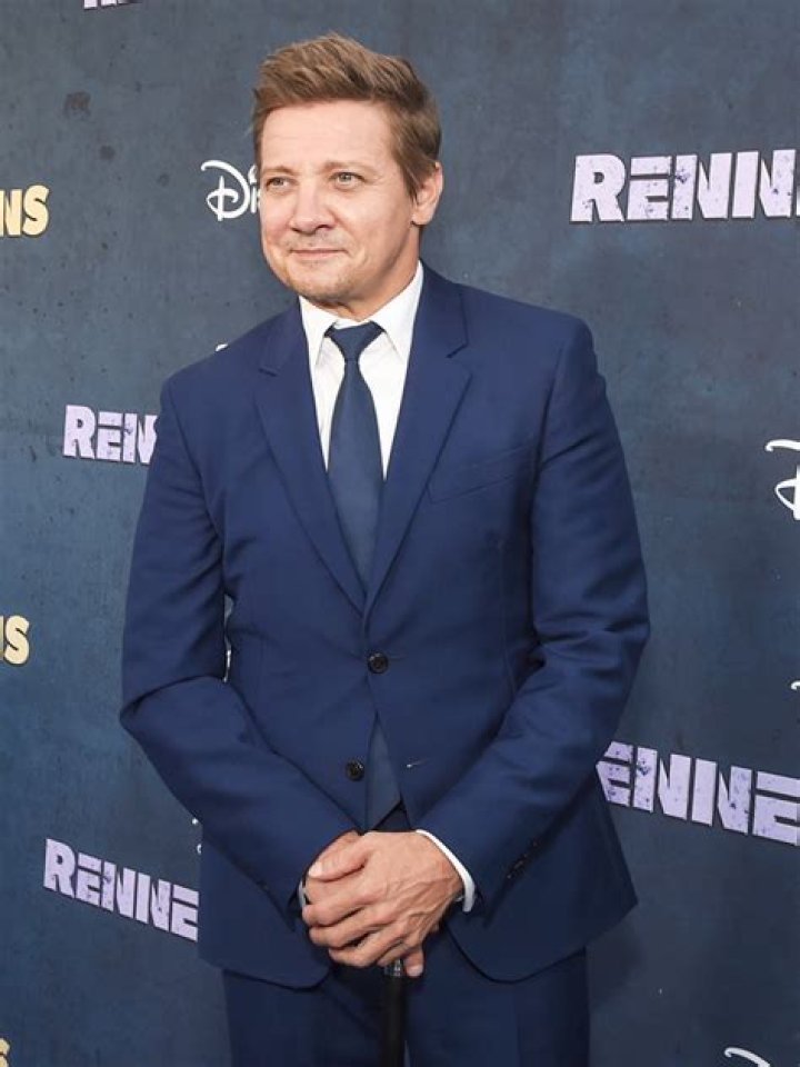 Jeremy Renner Relaxes In Lake Tahoe 8 Months After Snowplow Accident – Hollywood Life