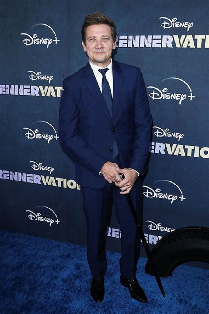 Jeremy Renner Walks First Red Carpet Since Snow Plow Accident – Hollywood Life