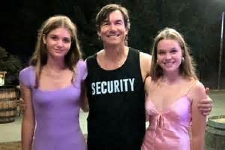 Jerry O’Connell Shares Sweet Story Of How Kris Jenner Helped Rebecca Romijn Dress Twin Daughters, 12