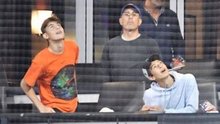 Jerry Seinfeld Attends Mets Game With Sons Julian & Shepherd: Pics – Hollywood Life