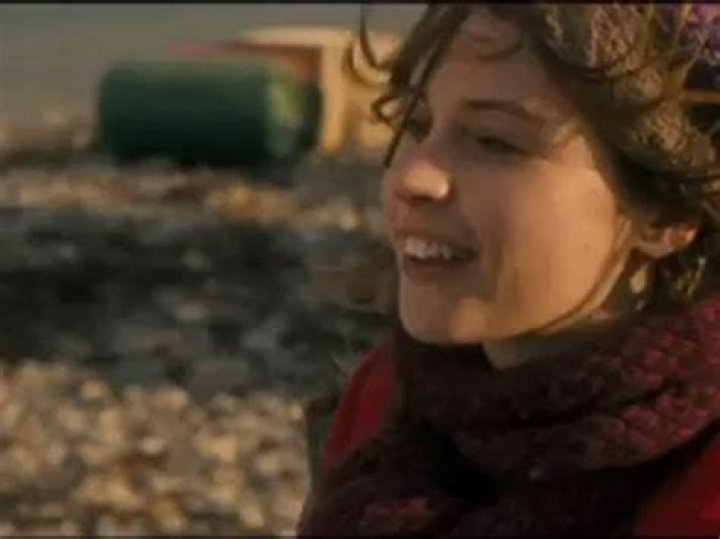 Jessica Brown Findlay: ‘Downton Abbey’ Star Regrets Going Topless