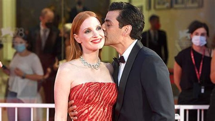 Jessica Chastain Responds To Viral Red Carpet PDA With Oscar Isaac – Hollywood Life