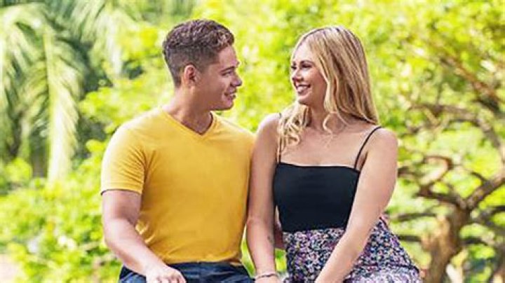 Jessica & Juan Reveal Pregnancy – Hollywood Life