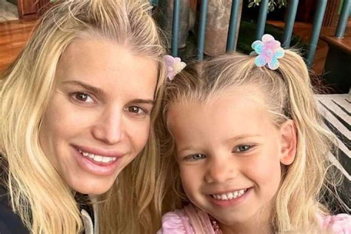 Jessica Simpson, 39, Debuts 1-Year-Old Daughter Birdie’s Wild Hairstyle In Sweet New Pic