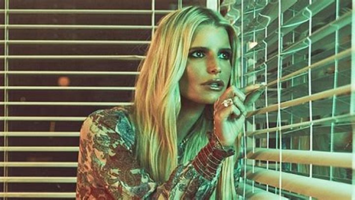 Jessica Simpson’s Mini Dress & Slit Maxi Dress In Clothing Campaign – Hollywood Life