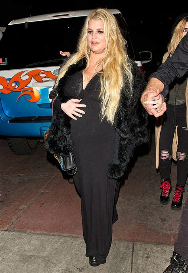 Jessica Simpson Shows Off 100 Pound Weight Loss Post-Baby – Hollywood Life
