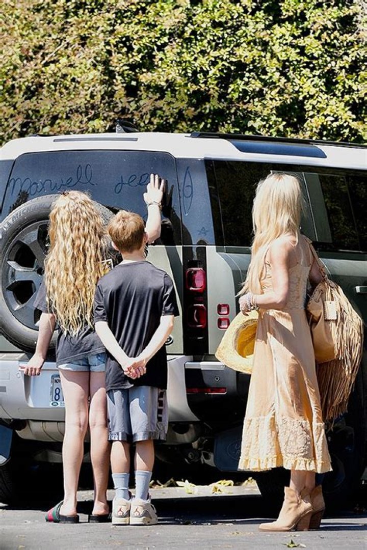 Jessica Simpson Spends Time With Her Kids During A Malibu Brunch – Hollywood Life