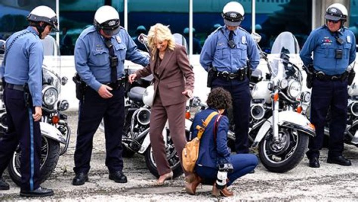 Jill Biden’s Shoe Gets Stuck In Kansas City: – Hollywood Life