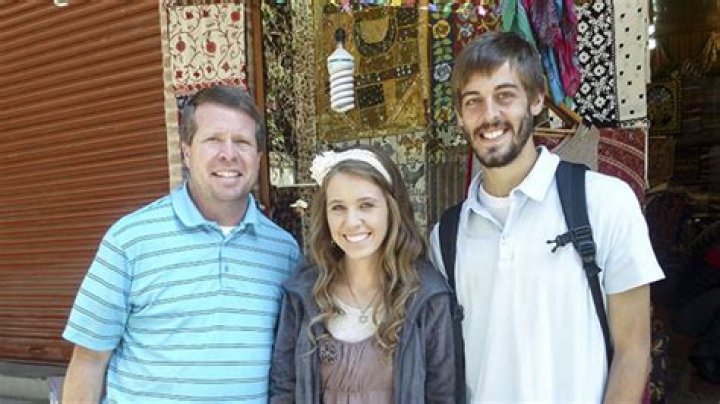 Jill Duggar’s Dad Jim Bob Slammed Her Nose Piercing As ‘Huge Mistake’ – Hollywood Life