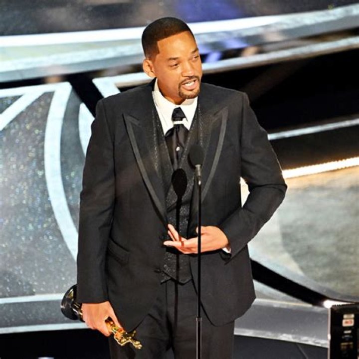 Jim Carrey Slams Oscars Standing Ovation For Will Smith After Slap – Hollywood Life