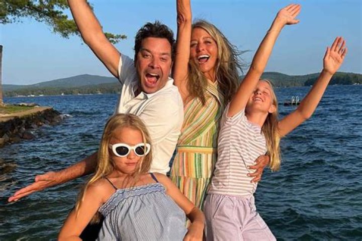 Jimmy Fallon’s Daughters & Wife Nancy Appear In His New Christmas Ad – Hollywood Life