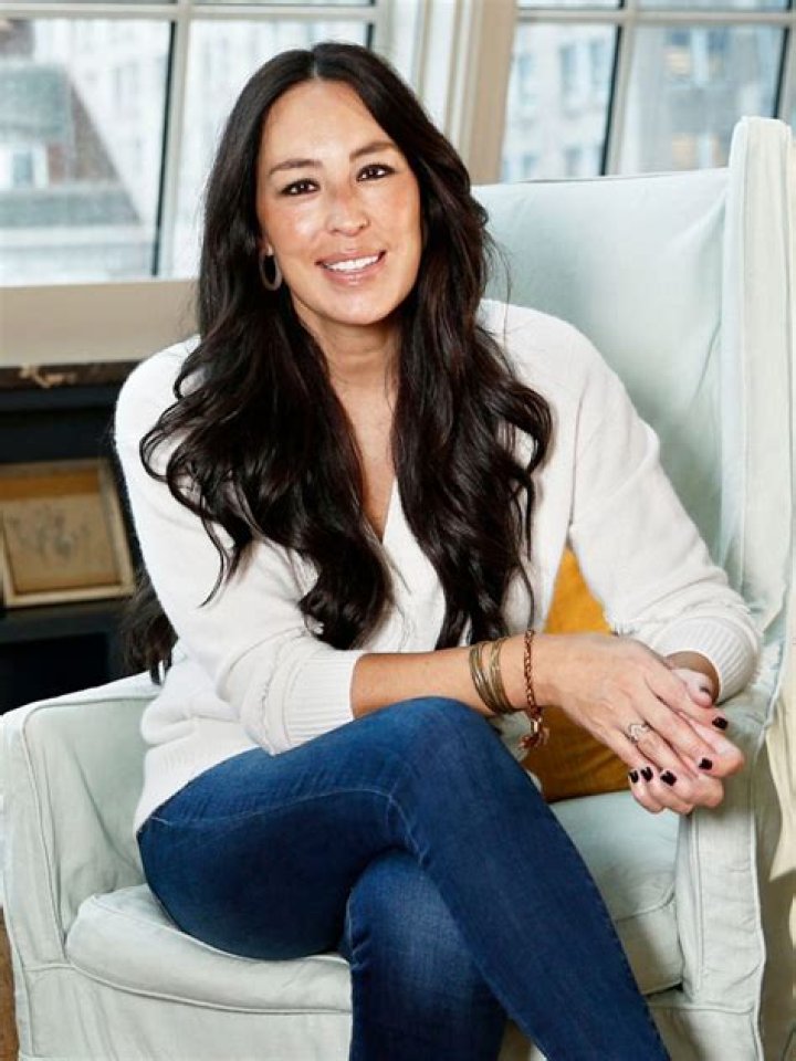 Joanna Gaines Hospitalized After Back Injury: Photo – Hollywood Life
