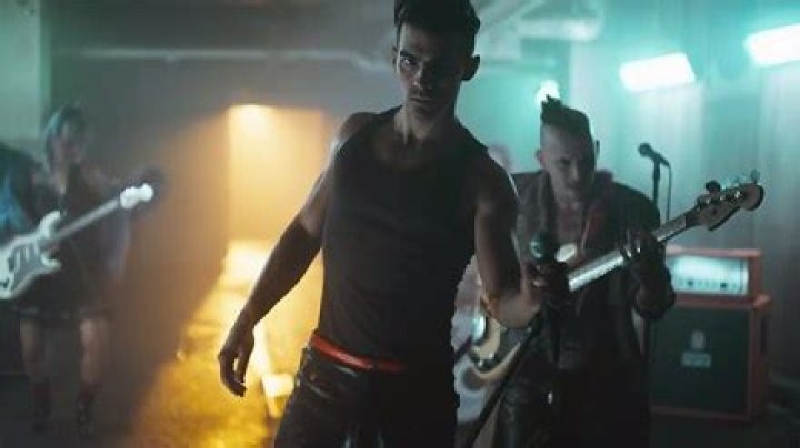 Joe Jonas & Charlotte McKinney Strip & Makeout In DNCE’s ‘Body Moves’ Video — Watch