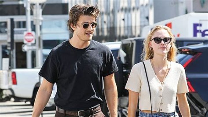 Joe Keery’s Long Hair Is Back After Debuting Odd Bowl Cut Makeover – Hollywood Life