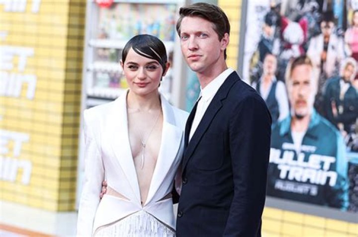 Joey King Marries Steven Piet in Stunning Cream Wedding Gown: Photos – Hollywood Life