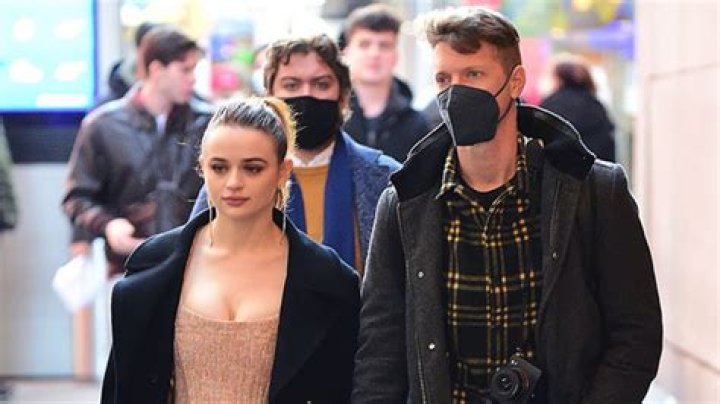 Joey King Rocks A Colorful Bikini & Cozies Up To BF Steven Piet On Costa Rica Vacation
