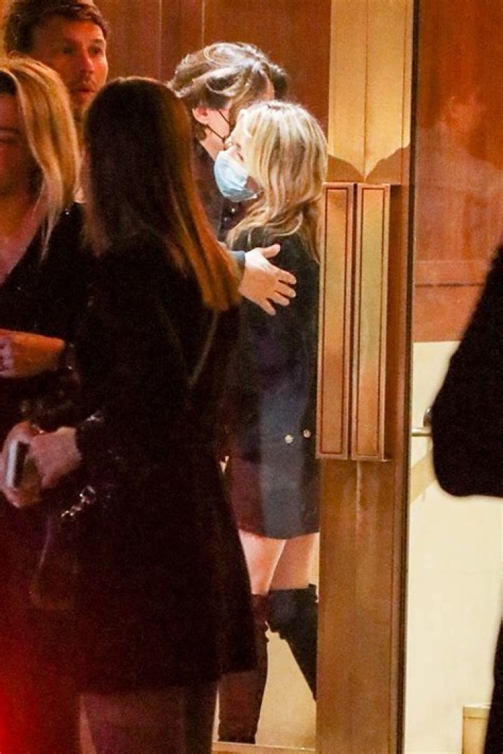John Mayer & Kiernan Shipka Together On Night Out: Photos – Hollywood Life