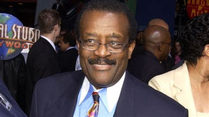 Johnnie Cochran Celebrity Profile – Hollywood Life