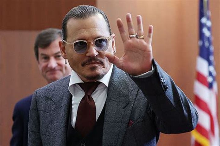 Johnny Depp Waves To Supporters & Alpacas Outside Court: Videos – Hollywood Life
