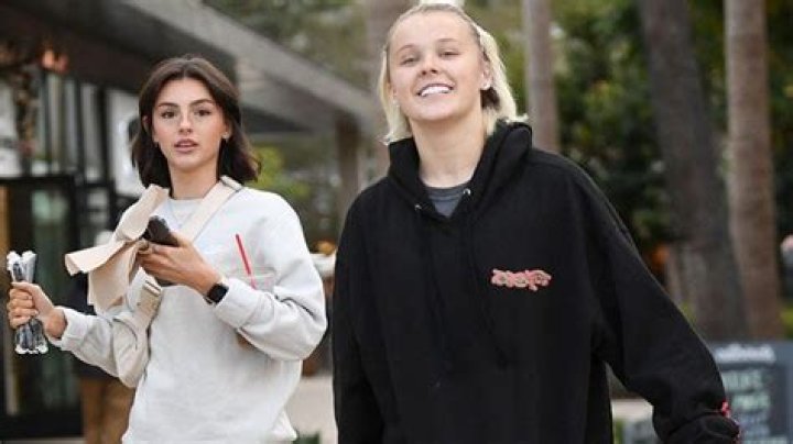 JoJo Siwa Enjoys Lunch Date With TikTok Star Savannah Demers: Photos – Hollywood Life