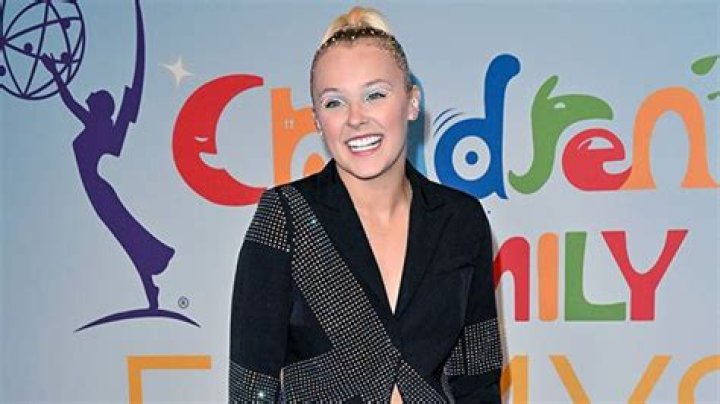 JoJo Siwa Shows Off Abs After Focusing On ‘Physical Health’ In 2022 – Hollywood Life