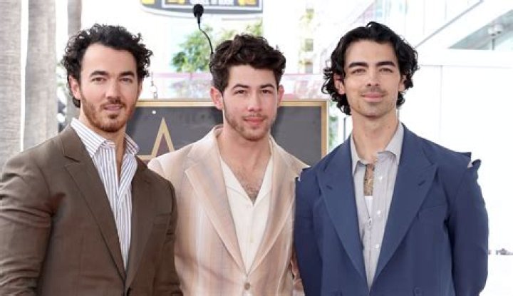 Jonas Brothers’ Video For ‘What A Man Gotta Do’ Stars All Their Wives – Hollywood Life