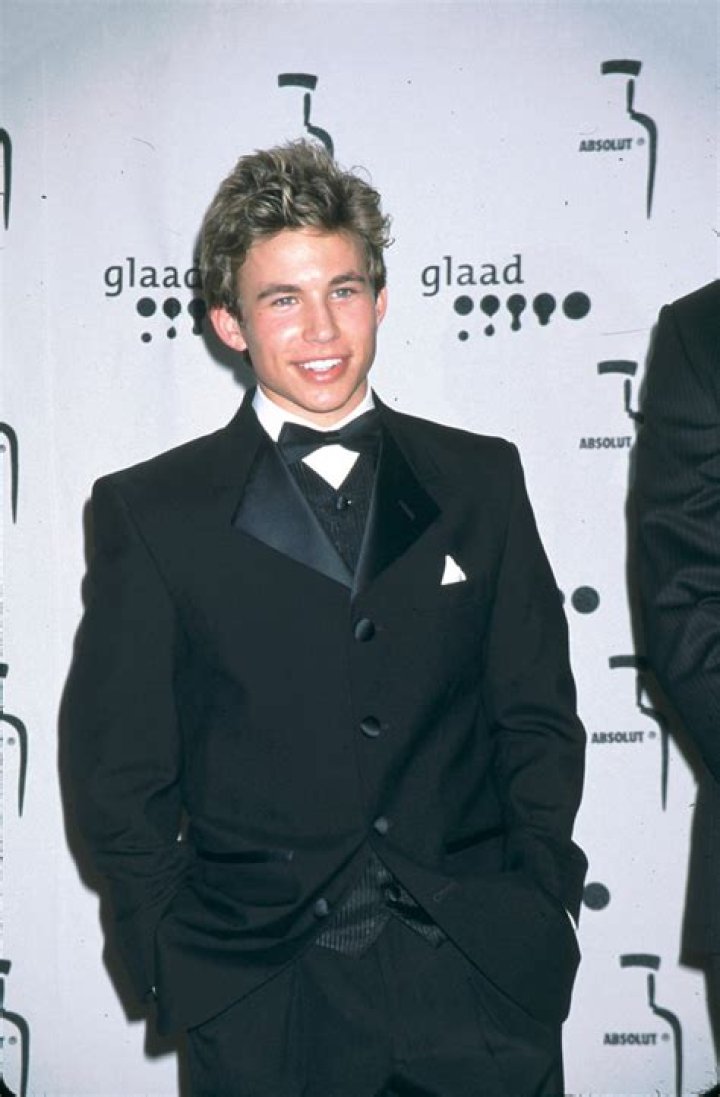 Jonathan Taylor Thomas Looks Unrecognizable During Rare Outing: Photos – Hollywood Life