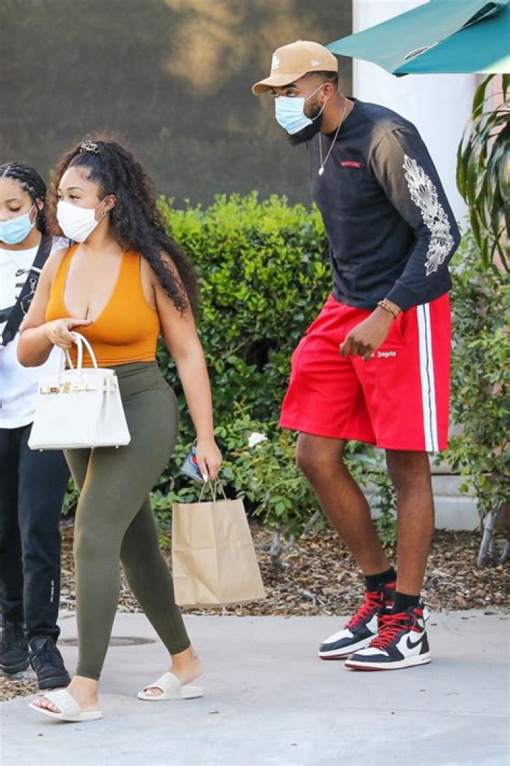 Jordyn Woods & Karl-Anthony Towns Spotted On Dinner Date: Pics – Hollywood Life