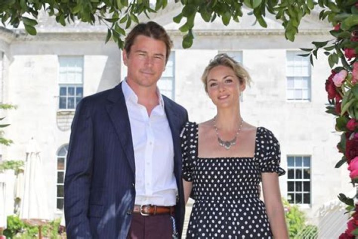 Josh Hartnett & Tamsin Egerton Got Married In A Secret Wedding – Hollywood Life