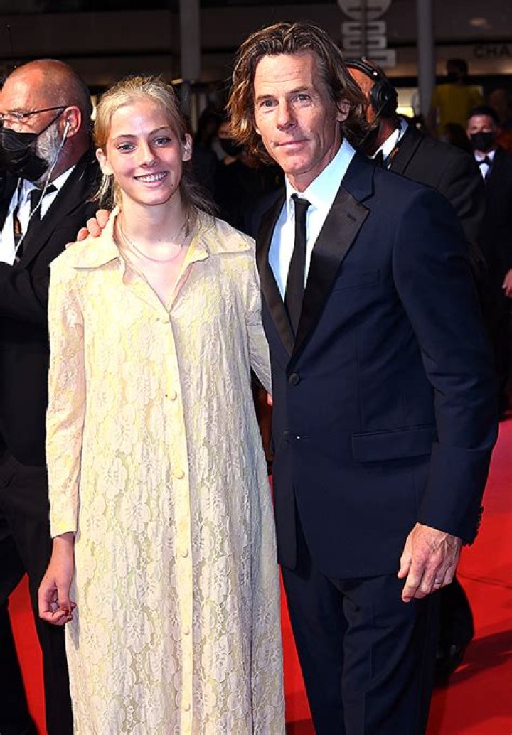 Julia Roberts’ Daughter Hazel At Cannes Film Festival Red Carpet: Pics – Hollywood Life