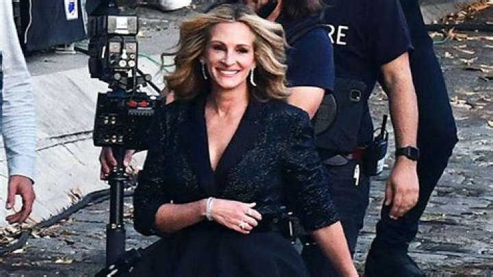 Julia Roberts Short Skirt For Lancome Campaign – Photos – Hollywood Life