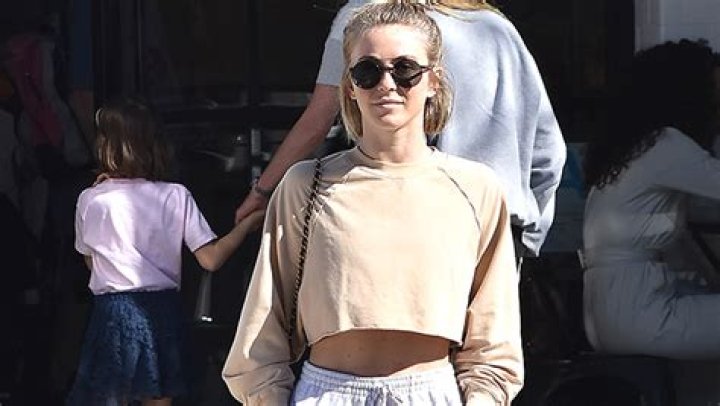 Julianne Hough Flaunts Her Abs In New Instagram Pic – Hollywood Life
