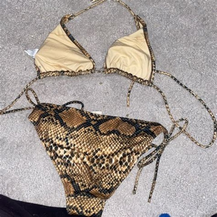 Julianne Hough’s Snakeskin String Bikini In Italy – Photos – Hollywood Life