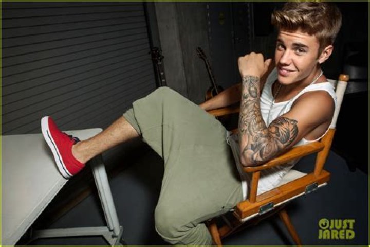 Justin Bieber Calls Fan A ‘Bitch’ For Taking Pics — What’s Going On?