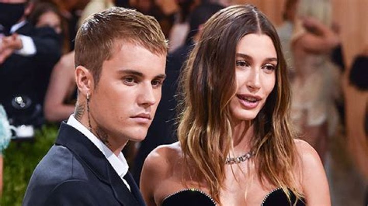 Justin Bieber Dedicates ‘Anyone’ To Wife Hailey Baldwin At Concert – Hollywood Life