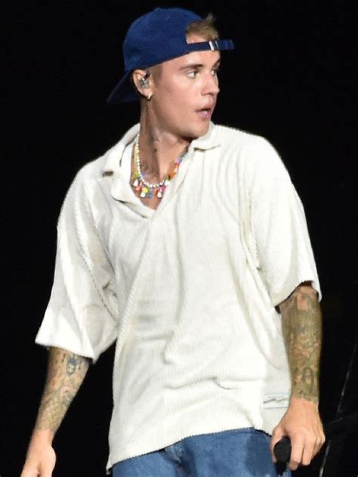 Justin Bieber Gets Heckled At Rolling Loud As Fans Chant ‘F*** Hailey’ – Hollywood Life