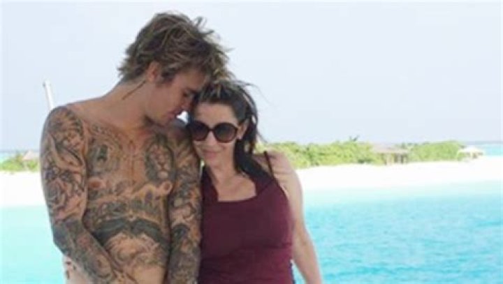 Justin Bieber Gives Mom A Foot Massage — See Video Of Pattie Mallette – Hollywood Life
