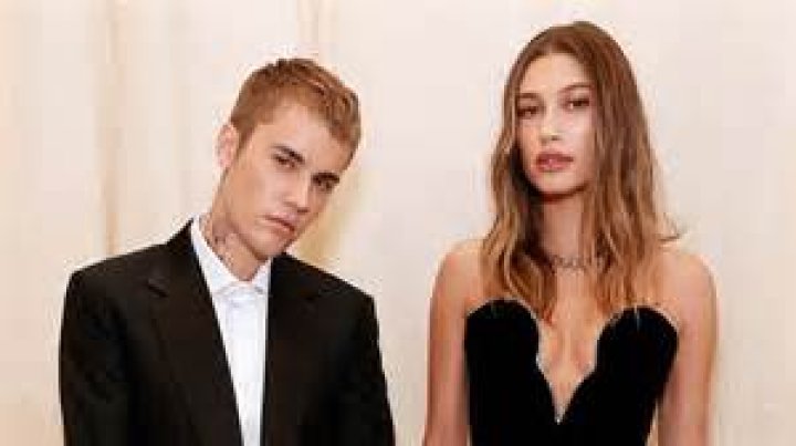 Justin Bieber & Hailey Baldwin Were ‘Making Out’ Like Crazy On New Year’s Eve