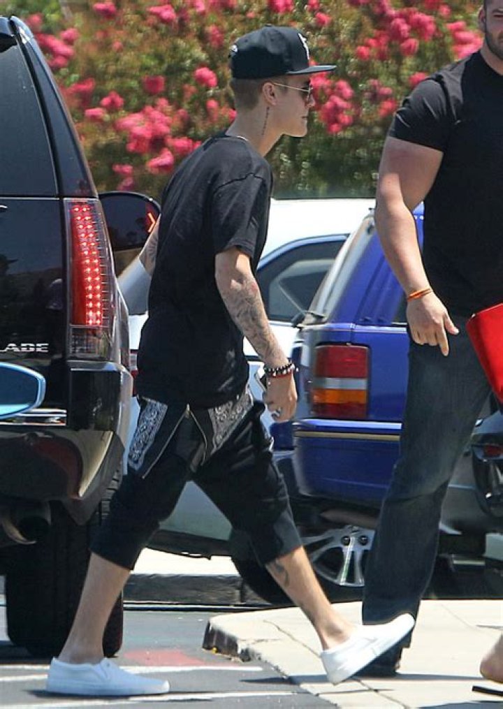 Justin Bieber: Is He Buying Selena Gomez Expensive Jewelry? — Pic