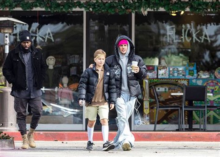 Justin Bieber Out With Brother Jaxon, 12, On LA Coffee Run: Photos – Hollywood Life