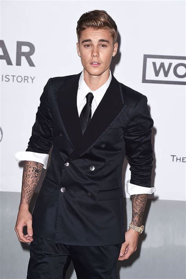 Justin Bieber Rocks Three-Piece White Tuxedo In New Photos – Hollywood Life