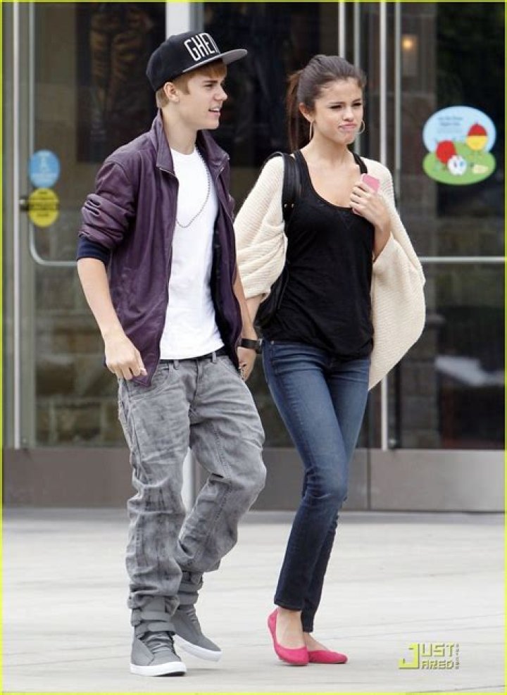 Justin Bieber & Selena Gomez — Officially Back Together But For How Long? – Hollywood Life