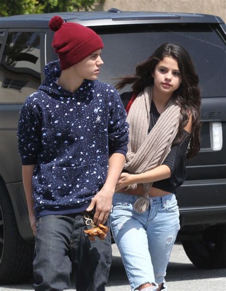 Justin Bieber Sends Nude Photos To Selena Gomez? — The Truth Revealed – Hollywood Life